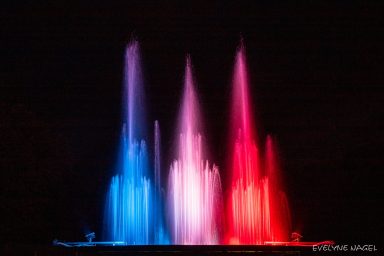 Spectacle de fontaines tricolores