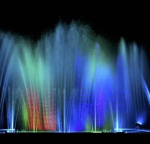 Aquatic show par Fontaines dansantes avec des couleurs bleutés